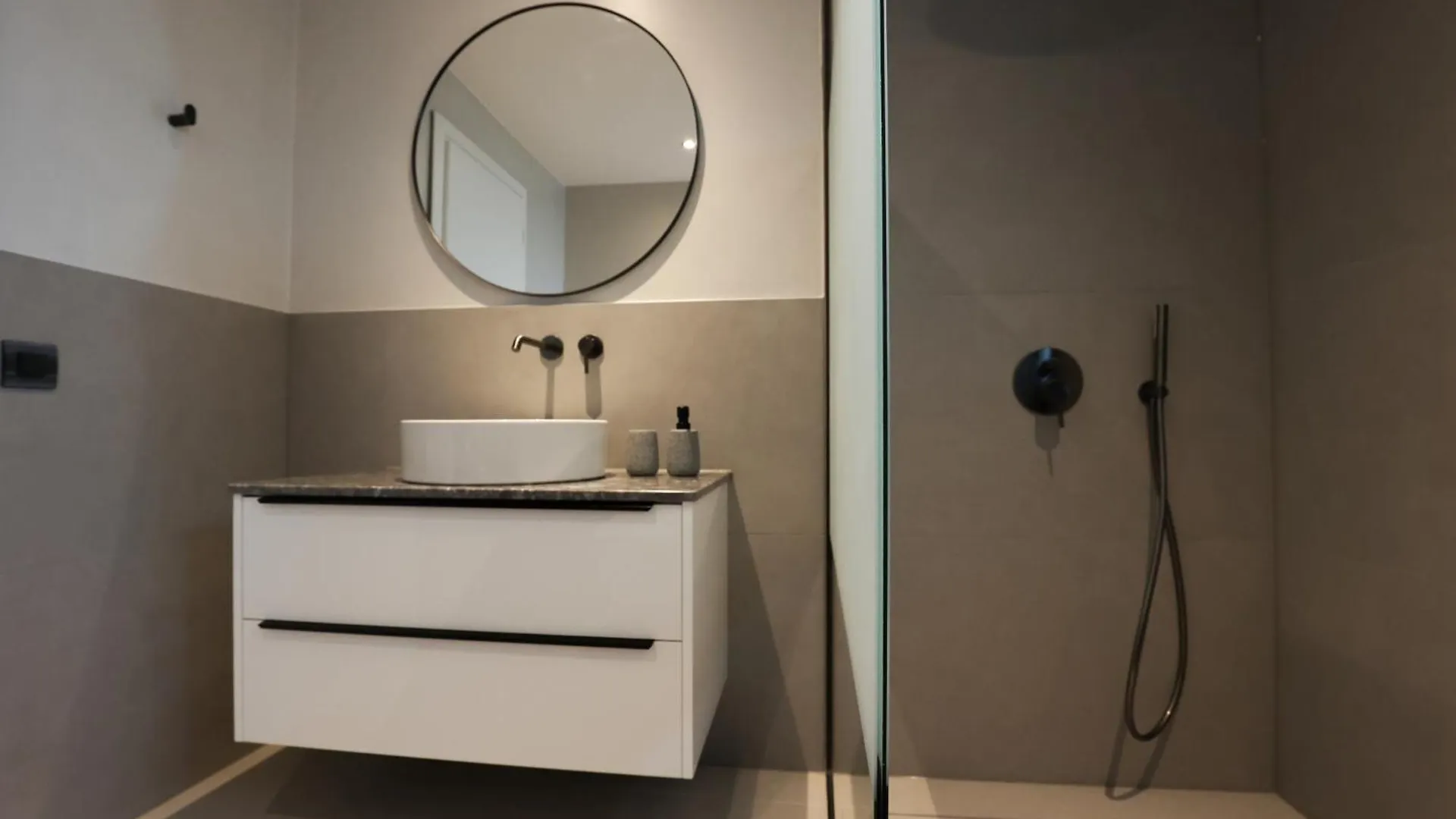 Limi Deluxe Suites Kokkini Hani