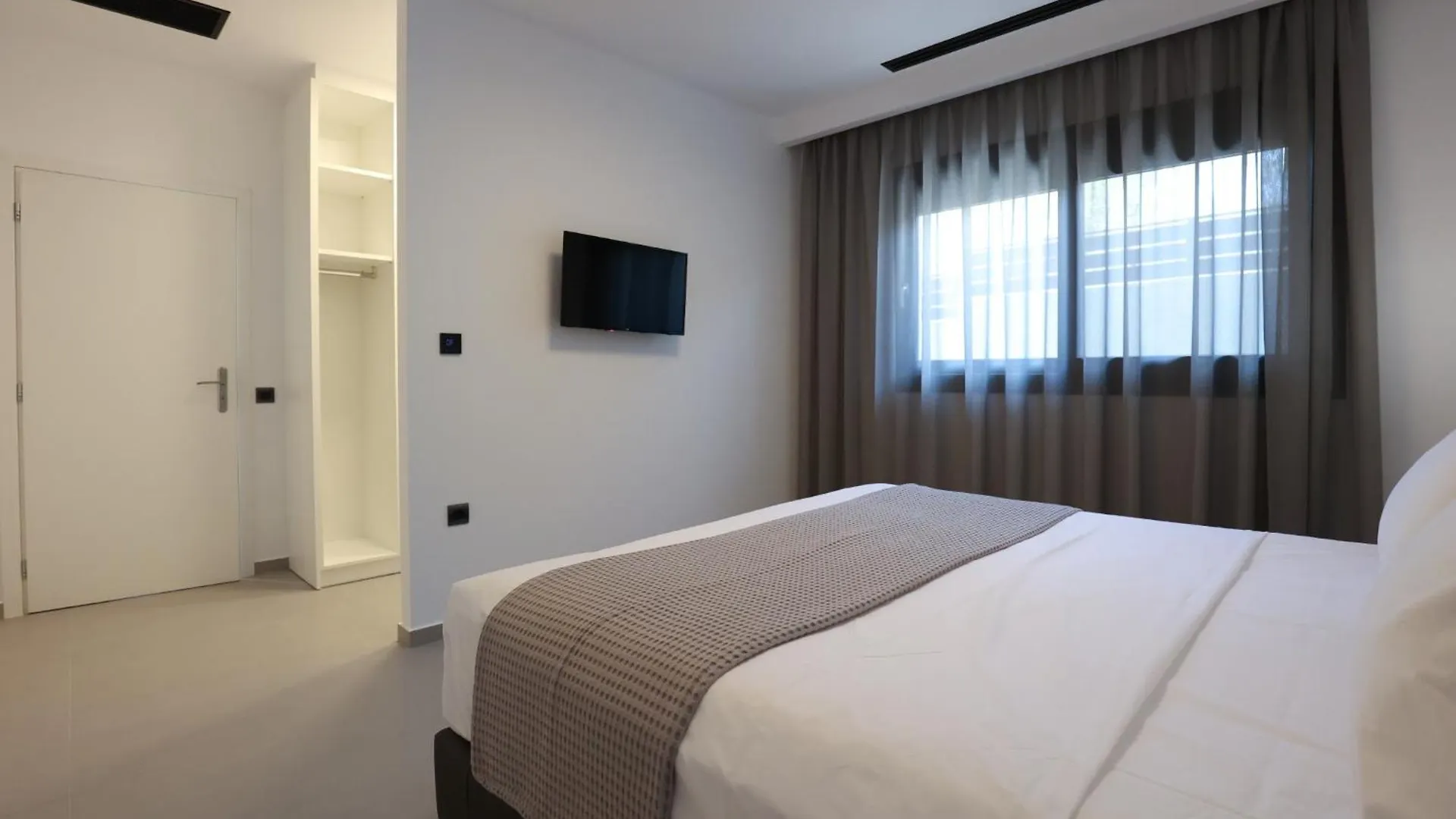 Limi Deluxe Suites Kokkini Hani Greece